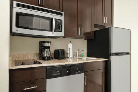 Full-size fridge, microwave, stovetop, dishwasher