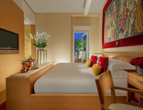 Deluxe Room, Terrace (Richard Meier Executive) | Minibar, in-room safe, desk, blackout drapes