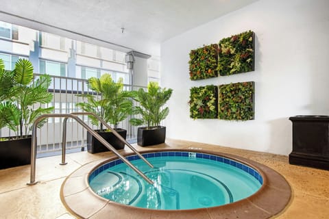 Indoor spa tub
