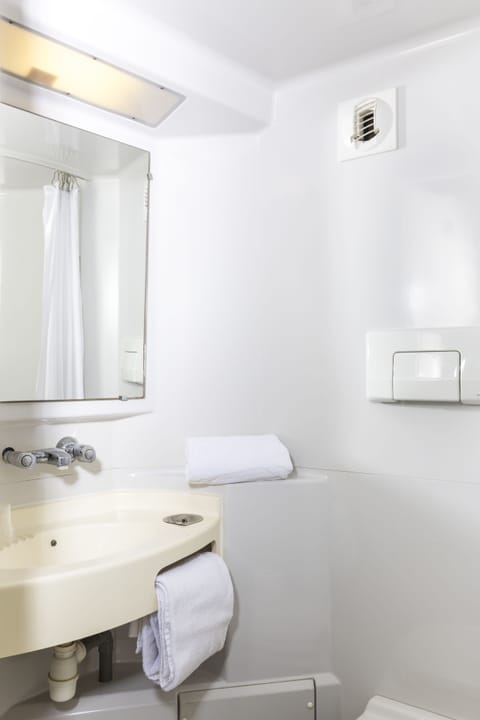 Shower, towels, soap, shampoo