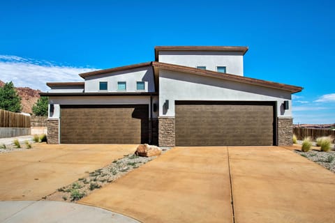 Moab Vacation Rental | 3BR | 2.5BA | 1,900 Sq Ft | Step-Free Access