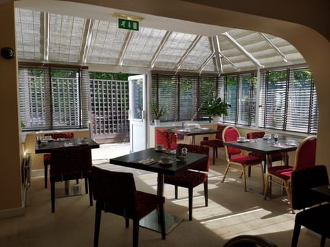 Full breakfast on weekdays (GBP 12.95 per person)