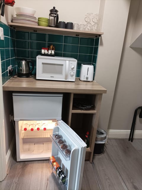 Standard Quadruple Room | In-room dining