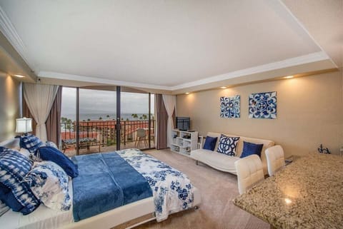 Relax and unwind in this bright studio with a comfortable king bed and a view of the Pacific