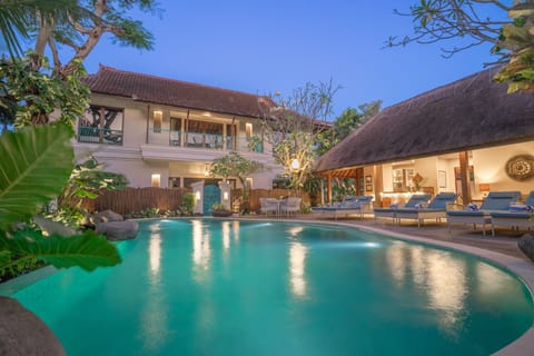 Outdoor pool, sun loungers