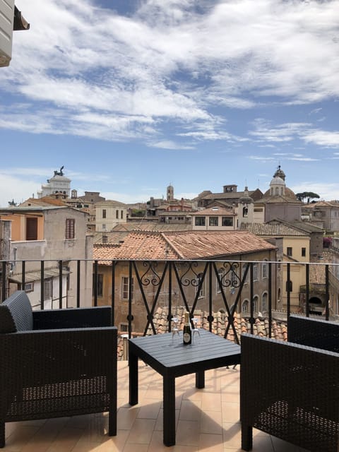 Double Room, Ensuite (grigia) | In-room safe, desk, iron/ironing board, free WiFi