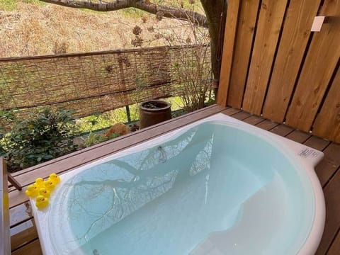 Deluxe Room | Desk, laptop workspace, free WiFi, bed sheets