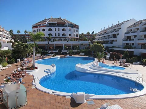 Apartment, 2 Bedrooms | Front of property