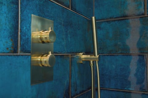 Classic Double Room, 1 King Bed | Bathroom | Shower, free toiletries, hair dryer, towels