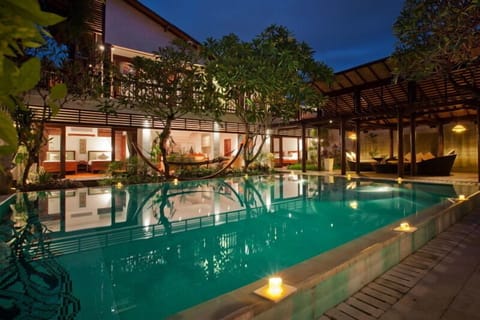 4 BR Luxury Villa Near Beach