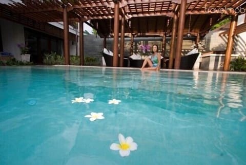 6 BR best location Villa Casis