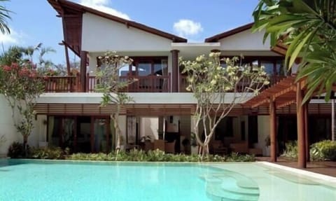 6 BR best location Villa Casis