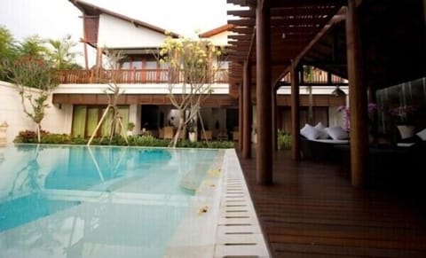 6 BR best location Villa Casis