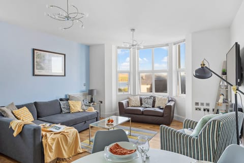 Lounge with plenty of seating, TV and large windows with sea view - 10 At The Beach