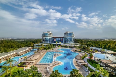 Indoor pool, 6 outdoor pools, pool umbrellas, sun loungers