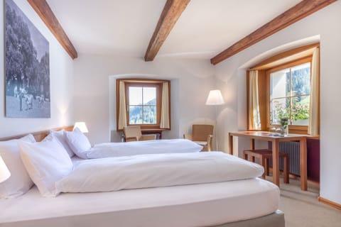 Superior Double Room, Mountain View | Hypo-allergenic bedding, in-room safe, desk, free WiFi