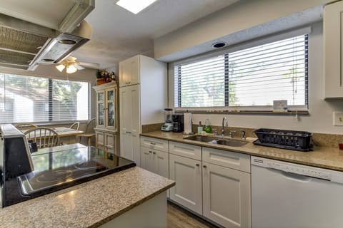 Fully Equipped Kitchen with Beautiful Granite Countertops and Stainless Steel Appliances