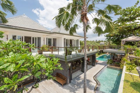 Walking Distance to Berawa Beach!