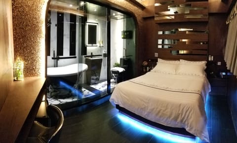 Design Double Room, City View | Individually decorated, individually furnished, blackout drapes