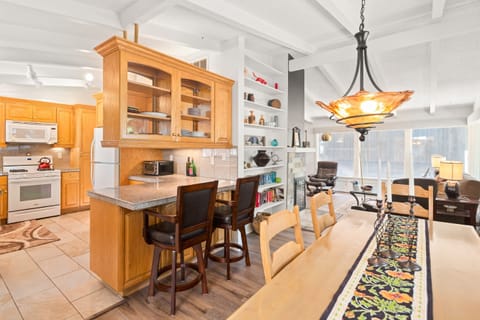 House, 3 Bedrooms | Private kitchen | Fridge, microwave, oven, dishwasher