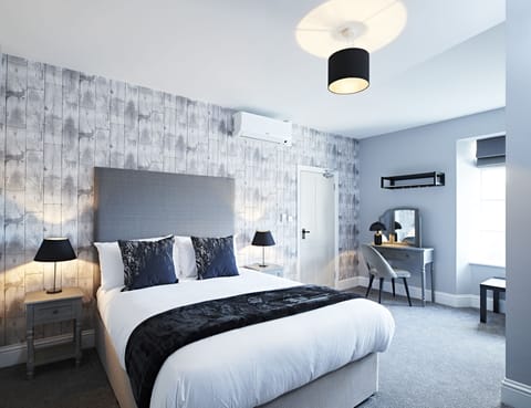 Classic Double Room, 1 King Bed | Hypo-allergenic bedding, individually decorated, individually furnished