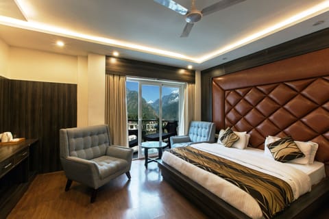 Premium Room, 1 King Bed, Smoking, Hill View | Desk, laptop workspace, soundproofing, iron/ironing board