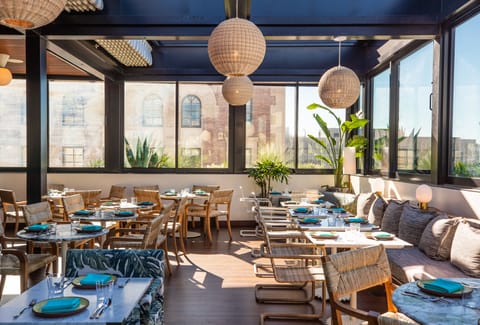 2 restaurants; breakfast, lunch, dinner, and brunch served