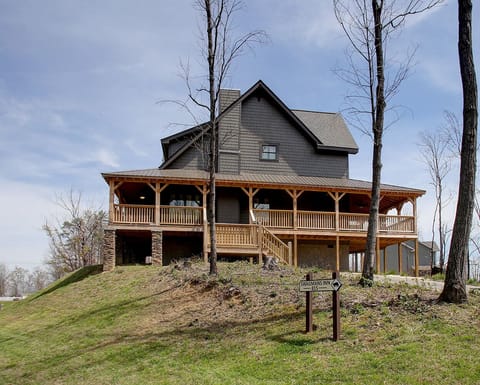 Absolutely Gorgeous Gatlinburg Cabin Pet Friendly.