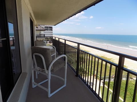 Pent house condo huge wrap around balcony ocean front no drive beach