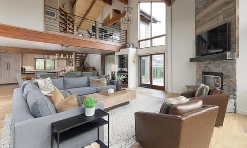 11 Swift Bear living6