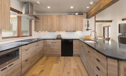 11 Swift Bear kitchen2