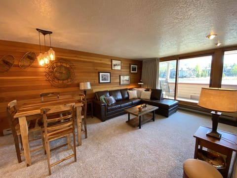 Beautiful lakeside vacation condo