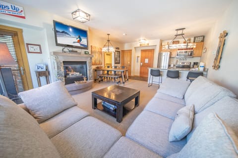 Gorgeous mountain condo in the heart of River Run Village
