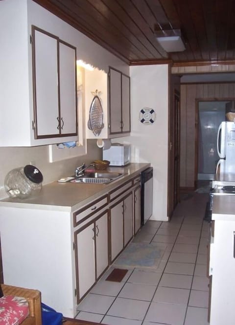 galley kitchen
