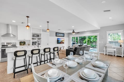 Villa, 3 Bedrooms | Dining