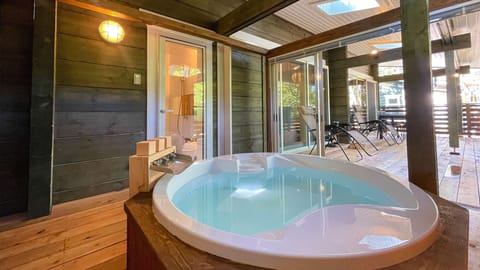 Indoor spa tub