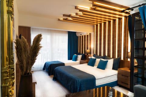 Superior Room, Terrace | Egyptian cotton sheets, premium bedding, down comforters, minibar