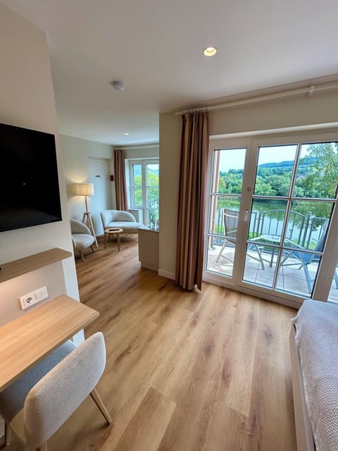 Deluxe Double Room, Balcony (Moselzimmer) | Hypo-allergenic bedding, in-room safe, individually decorated