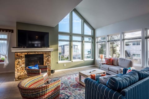 Sunny and bright great room is a perfect family getaway!