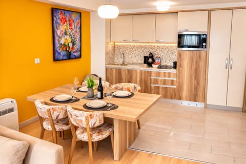 Comfort Condo, City View | Private kitchen | Cookware/dishes/utensils