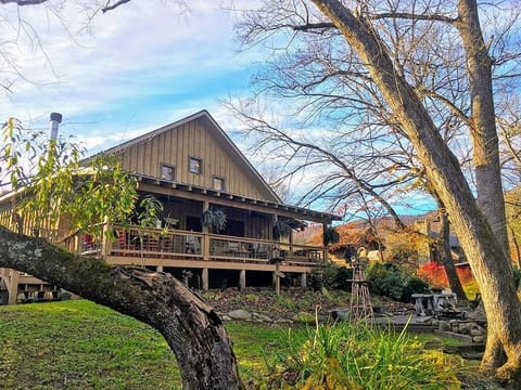 Private Backyard Oasis directly on Deep Creek