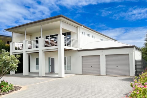 Front of house with plenty of parking