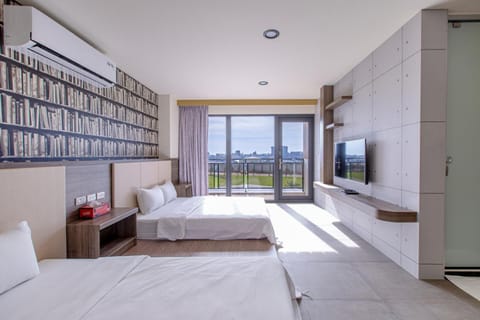Panoramic Quadruple Room | Desk, blackout drapes, soundproofing, free WiFi