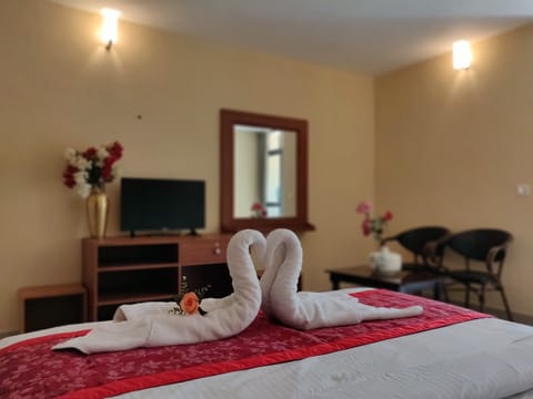 Cribs/infant beds, rollaway beds