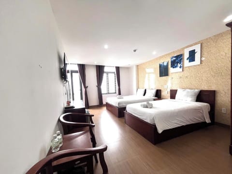 Family Room, Balcony | Minibar, in-room safe, desk, blackout drapes