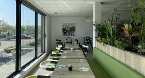 Daily buffet breakfast for a fee