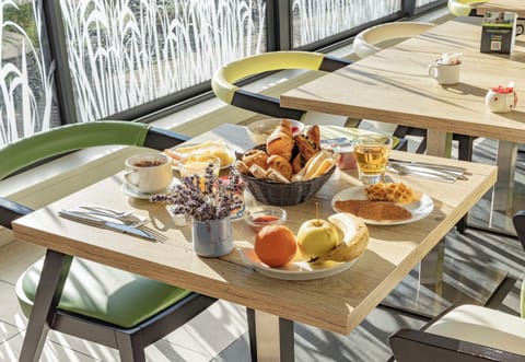 Daily buffet breakfast for a fee