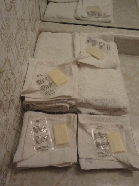 Combined shower/tub, designer toiletries, hair dryer, towels