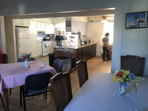 Free daily self-serve breakfast