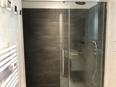 Comfort Terrace Room | Bathroom | Shower, rainfall showerhead, designer toiletries, hair dryer